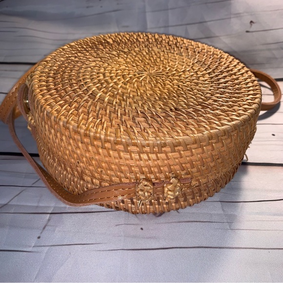 Urban Outfitters Circle Straw Crossbody Bag - Picture 3 of 13